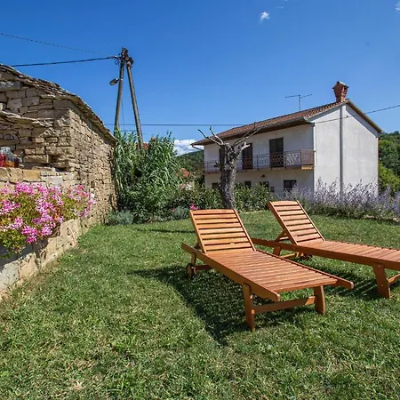 1 Bedroom Awesome In Holiday home *
